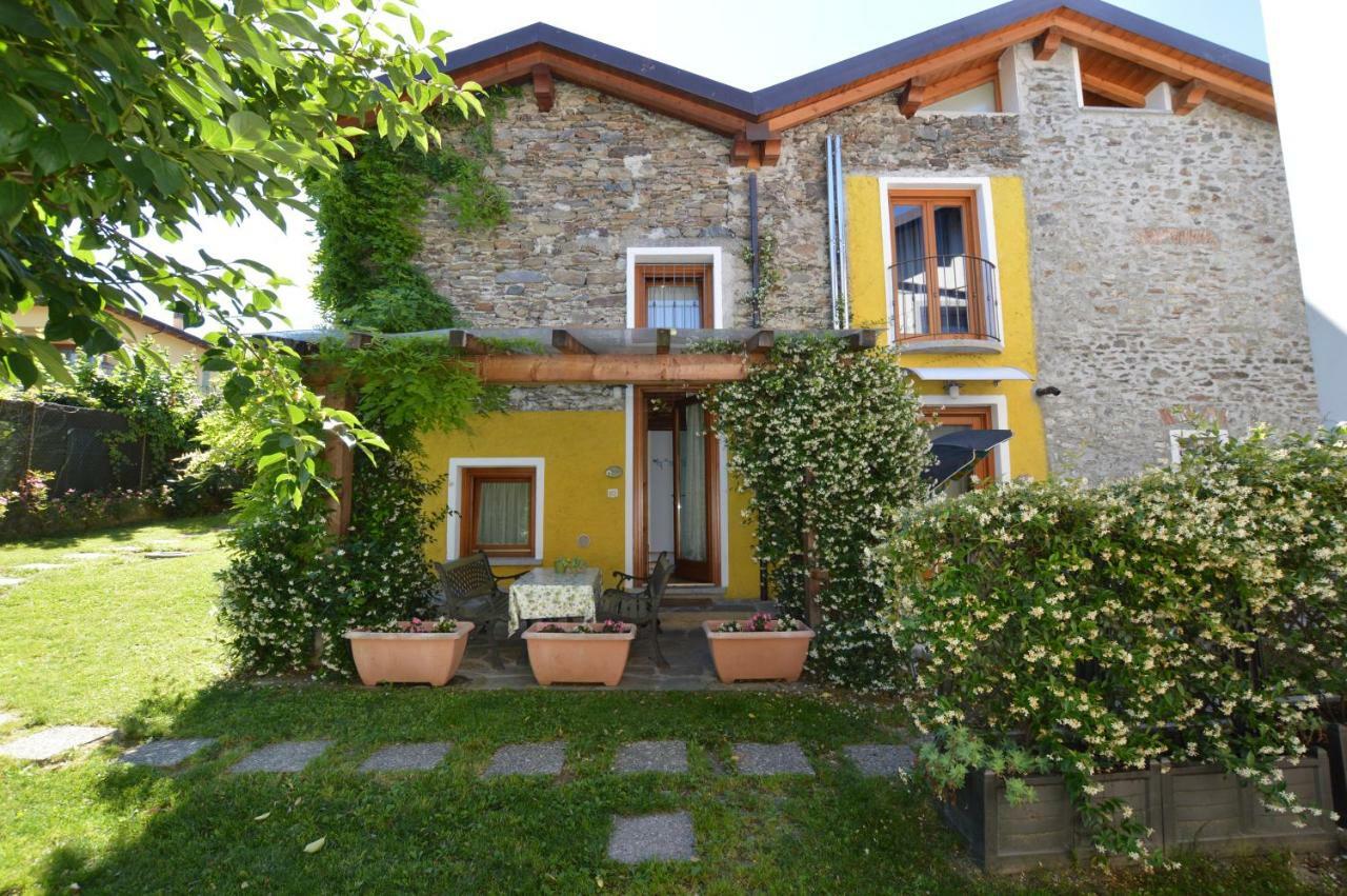 Villa Rustico Giulietta E Romeo Colico Exterior foto