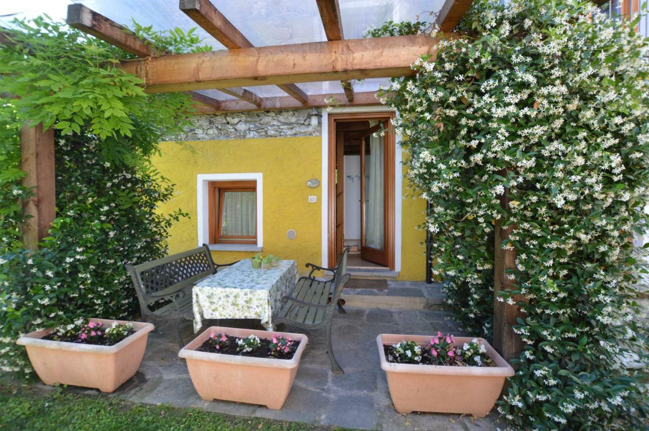 Villa Rustico Giulietta E Romeo Colico Exterior foto